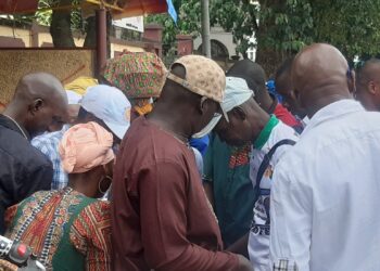Sit-in devant la Présidence : des enseignants contractuels communaux non retenus n’ont pas répondu à l&rsquo;appel ce lundi 07 octobre