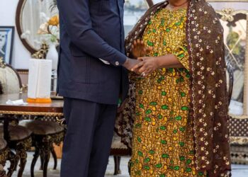  Conakry : le Président de la Transition chez la Maman du Général Amara Camara Ministre Secrétaire Général à la Présidence
