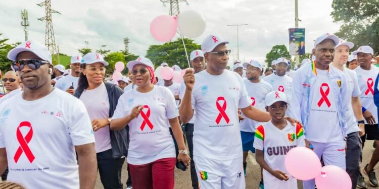 Lutte contre le cancer du sein : le premier ministre a lancé la 1ère édition de la marche rose