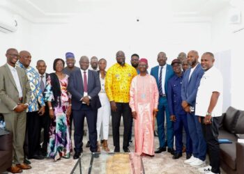 Sport : le Ministre de la Jeunesse Kéamou Bogola Haba a reçu en audience la nouvelle équipe de la Fédération Guinéenne de Basket-ball