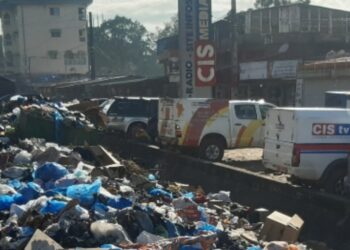 Insalubrité à Lambanyi: la devanture de CIS Médias transformée en un dépotoir d&rsquo;ordures