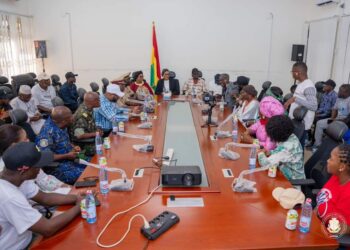 Boké : la Ministre Dre Diaka SIDIBE et ses homologues ont visité les installations de l’Institut Supérieur des Mines et Géologie