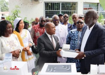 Médias : le Ministre Fana Soumah a procédé à la remise de plusieurs équipements à la Direction Générale de la Radio Rurale et à l’AGP  