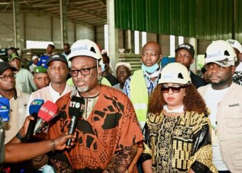 Diécké : le Ministre de l’Agriculture a réceptionné 17 containers d’équipements pour une nouvelle unité de transformation de caoutchouc