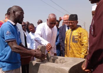 Conakry : le Premier Ministre a procédé à la pose de la première pierre du siège de la Télévision numérique terrestre (TNT)