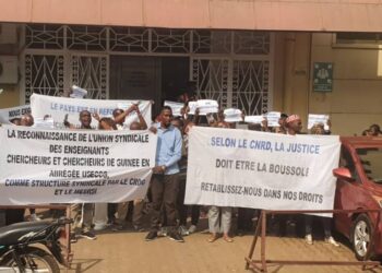 Conakry : Les enseignants chercheurs et chercheures non reclassés ont manifesté devant le Ministère de l’Enseignement Supérieur
