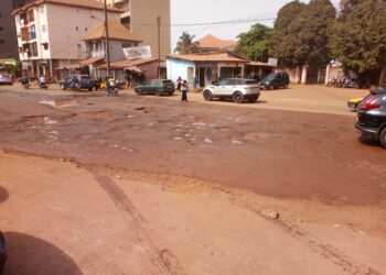 La route carrefour Kobaya  dégradée, les usagers parlent de leur calvaire sur ce tronçon