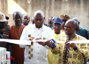 Immersion Gouvernementale en Nzérékoré : Inauguration par le Premier Ministre de la Radio rurale de Lola