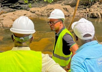Macenta: le Ministre de l’Énergie Aboubacar Camara visite du site du micro-barrage hydroélectrique de Loffa