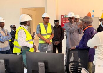 Immersion Gouvernementale à N’Zérékoré : Ministre de l’Énergie Aboubacar Camara a effectué une visite au Poste d&rsquo;Interconnexion d&rsquo;Electricité de Guinée et de la  station de la Société des Eaux de Guinée