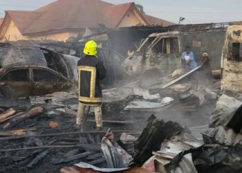 Grave incendie : 7 véhicules ont été calcinés dans un garage dans la sous-préfecture de Wonkifong