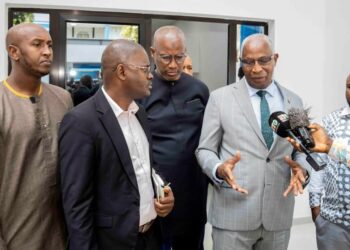 Le Premier ministre Amadou Oury BAH dans les locaux de la Cellule de Communication du Gouvernement: « un Premier ministre est chargé de la coordination gouvernementale. Il ne doit pas s’enfermer dans son bureau…»