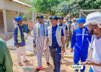 Labé: La Mission de l’Agence Guinéenne de l&rsquo;Electrification Rurale poursuit sa tournée pour s&rsquo;assurer de l&rsquo;éffectivité de l&rsquo;exécution des travaux en cour de réalisation