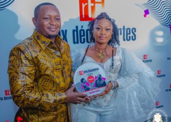 Queen Rima a reçu le Prix Découvertes RFI à Conakry, dans une ambiance chaleureuse au CCFG
