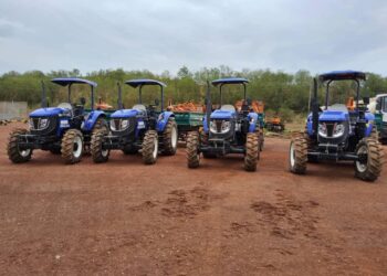 Siguiri: Remise de 4 tracteurs agricoles aux communautés rurales