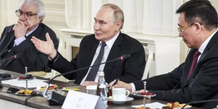 Vladimir Poutine, le réarmement des membres de l&rsquo;Otan n&rsquo;est pas une «menace» pour la Russie