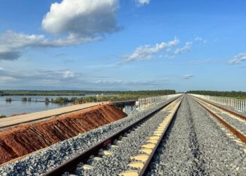 Le Projet Simandou franchit une nouvelle étape: la pose de la voie ballastée de la ligne principale du chemin de fer TransGuinéen est entièrement achevée