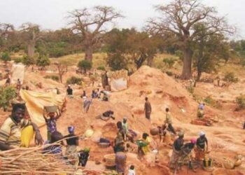 Guinée: Interdiction de toute exploitation artisanale de l&rsquo;or ne respectant pas les dispositions réglementaires en vigueur ( Communiqué conjoint)