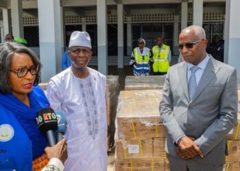 Processus électoral en Guinée: Le Gouvernement reçoit le matériel pour l&rsquo;impression des cartes d’électeurs