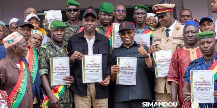 Vulgarisation du Projet de Nouvelle Constitution: Les autorités de Télimélé reçoivent le document 