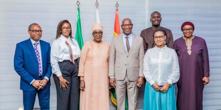 Primature: Le Premier Ministre a reçu en audienceUne délégation de ASKIA Assurances, compagnie sénégalaise