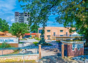 Le ministre Moussa Moïse Sylla salue l’avancement des travaux au Musée national de Sandervalia