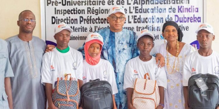 Démarrage de la SENAMSCO 2025, le Ministre Jean Paul CEDY a présidé la remise des prix aux Lauréats du CEE de Dubréka 
