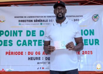 Retrait des cartes d&rsquo;électeurs: Le Président Mamadi DOUMBOUYA donne le ton et  invite l’ensemble des Guinéennes et des Guinéens à faire de même 