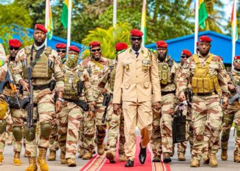 Guinée : Le Général Mamadi Doumbouya élève deux officiers supérieurs à des grades supérieurs