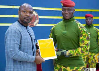 Le Manifeste pour un nouveau panafricanisme remis au Capitaine Ibrahim TRAORÉ