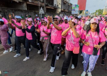 Marche de sensibilisation contre le cancer du sein et du col de l&rsquo;utérus: une mobilisation citoyenne pour la santé de tous