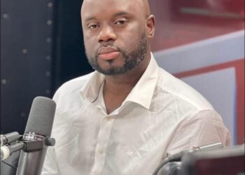 Guinée : Le président Mamadi Doumbouya nomme de nouveaux chefs de cabinet dont le journaliste Robbie 