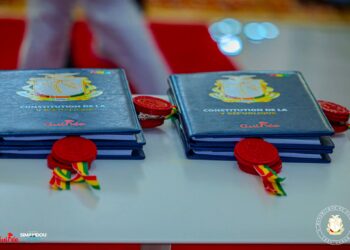 Le Ministre de la Justice a présenté et remis au Président Mamadi Doumbouya le Sceau officiel de la République de Guinée, symbole authentique de la souveraineté nationale