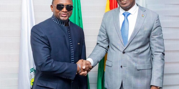 Culture: l&rsquo;artiste Azaya reçu par le Premier ministre avant son concert à l’Arena de Paris 