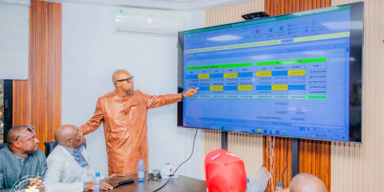 Guinée: le Ministre Aboubacar Camara en concertation avec les agents de la SEG