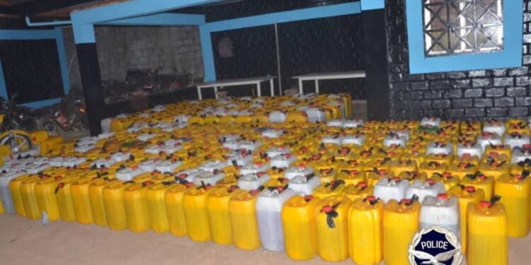 Opération Ouragan: 418 bidons d’essence et de gasoil saisis à Coyah
