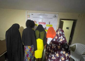 Insalubrité: 13 personnes dont 8 femmes interpellées pour dépôt illégal d’ordures sur la voie publique