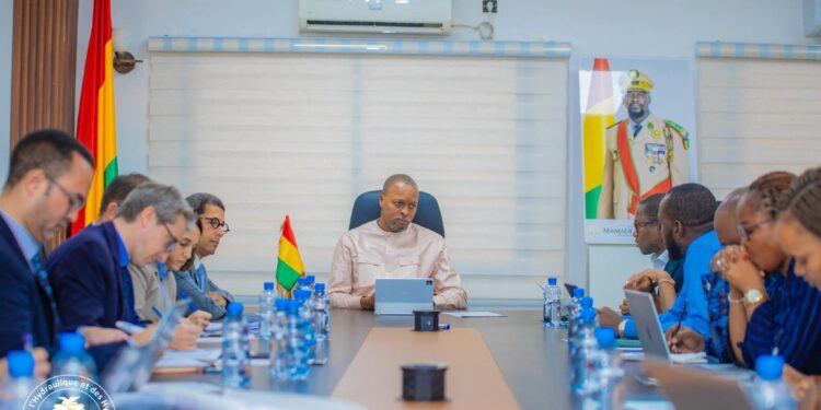 Conakry: une rencontre stratégique entre le Ministère de l’Hydraulique et des Hydrocarbures avec les partenaires techniques et financiers du secteur de l’assainissement