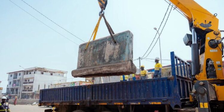 AGEROUTE Guinée SA à l’œuvre dès la libération des emprises : une action concrète pour une voirie urbaine durable