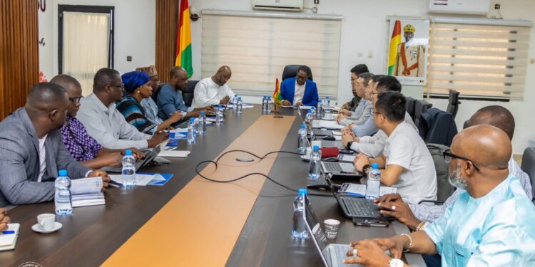 Gestion durable des déchets en Guinée: le Secrétaire général du Ministère de l’Assainissement, de l’Hydraulique et des Hydrocarbures a reçu une délégation de Victory Investment