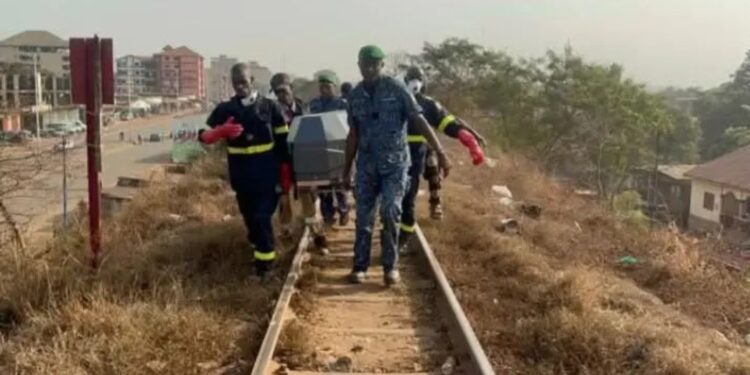 Tragique accident ferroviaire à Enta-Nord : un homme retrouvé mort sur les rails