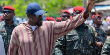 Kaloum: le Président Mamadi Doumbouya a fait une  promenade dans les rues de la commune
