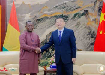 Coopération culturelle : reçu par l’ambassadeur de Chine en Guinée, le ministre Moussa Moïse Sylla renforce les échanges artistiques