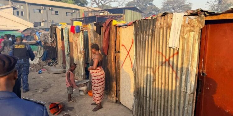 Kaloum: la DATU annonce une opération de déguerpissement au Port de  Boulbinet pour libérer les emprises publiques ( Communiqué)