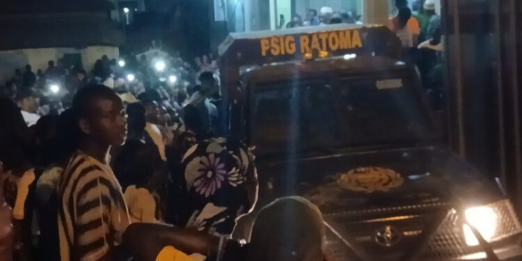 Incident inédit à la mosquée centrale de Kaporo : un individu perturbe la prière et frappe  des femmes en pleine prière 