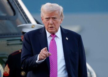 Trump menace l’Iran de destruction totale et fixe un ultimatum pour le détroit d’Ormuz
