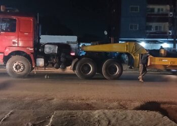 Embouteillage à Lambanyi : un camion en panne paralyse la route vers Cobaya