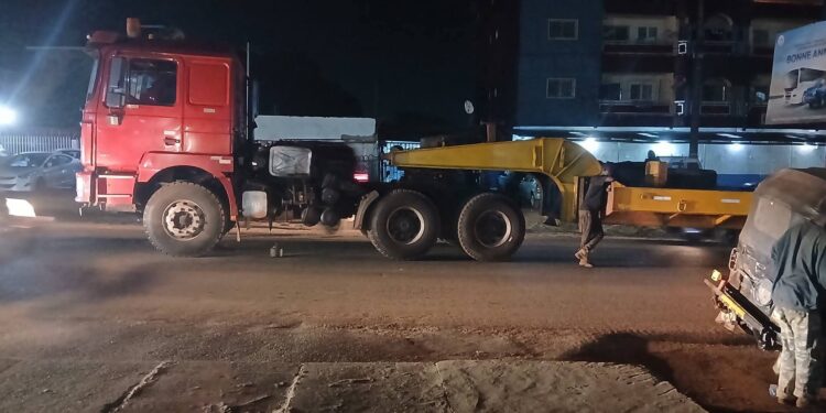 Embouteillage à Lambanyi : un camion en panne paralyse la route vers Cobaya
