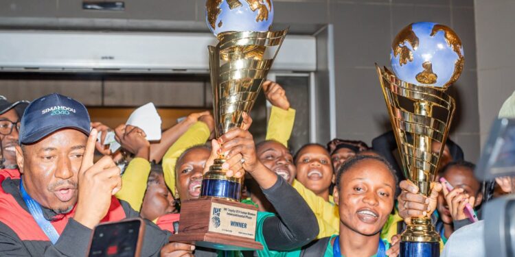 Guinée: Retour triomphal des jeunes championnes handballeuses à Conakry