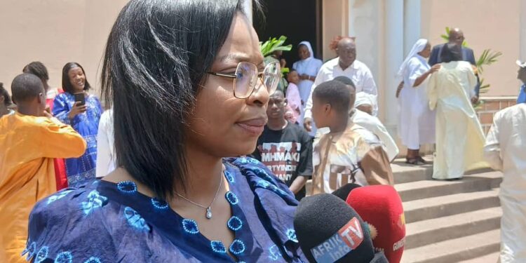 Rose Pola Pricemou célèbre Pâques à la cathédrale Sainte-Marie de Conakry